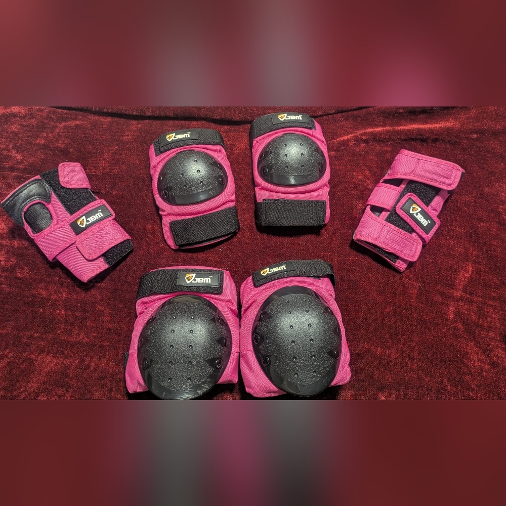 Zumi Pink and Black Protective Gear Set